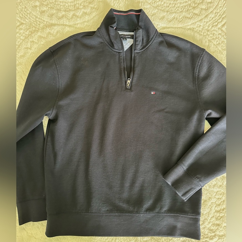 Like New: Navy Tommy Hilfiger quarter zip. Men’s size Med.